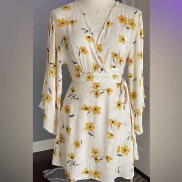 Billabong| Floral Wrap Mini Dress (1) - Picture 9 of 9